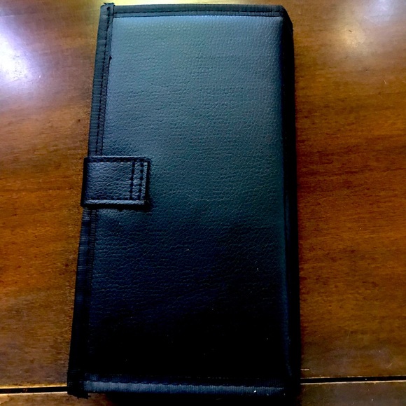 Brand New Crown 5 Piece Makeup Brush Set with Case - Picture 3 of 6